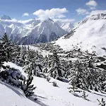 Les 2 Alpes L'oree Des Pistes Ле дез Альп